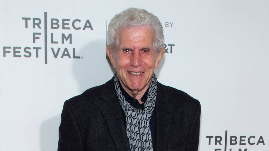 US-Schauspieler Tony Roberts kommt zur Vorführung von "It Takes a Lunatic" auf dem Tribeca Film Festival im Tribeca Performing Arts Center in New York. Der Schauspieler und langjährige Weggefährte von Regisseur W. Allen ist im Alter von 85 Jahren gestorben.