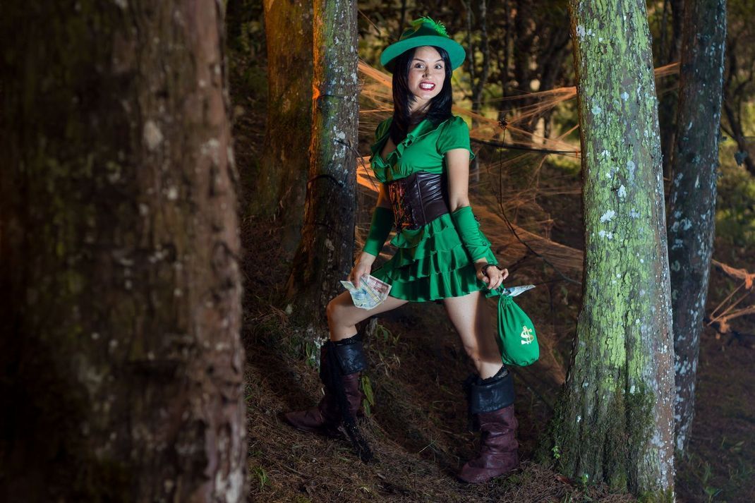 Auch sexy kann es sein, Ihr Robin-Hood-Kostüm. Damen tragen zum Beispiel entweder keine oder eine Netzstrumpfhose, wenn sie besonders auffallen wollen.