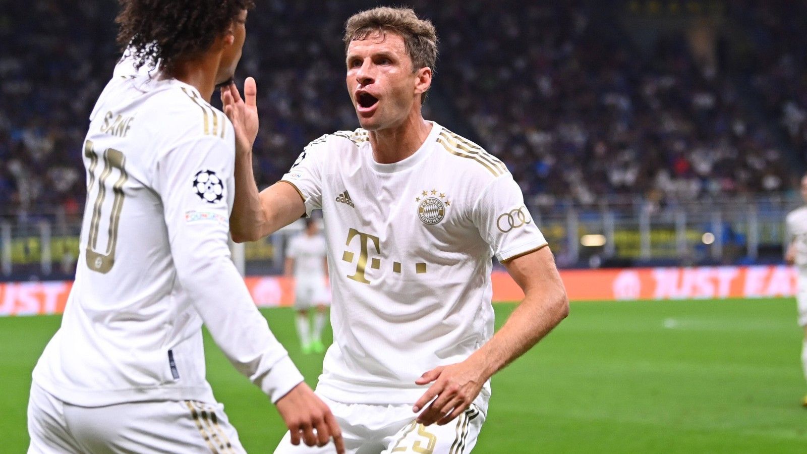 
                <strong>Thomas Müller</strong><br>
                Oft unsichtbar, in typischer Müller-Manier sticht er aber immer wieder zu und sorgt für die ersten gefährlichen Abschlüsse der Bayern. Taucht in der zweiten Hälfte aber fast komplett ab und kommt nicht mehr wirklich in Fahrt.  ran-Note: 4
              