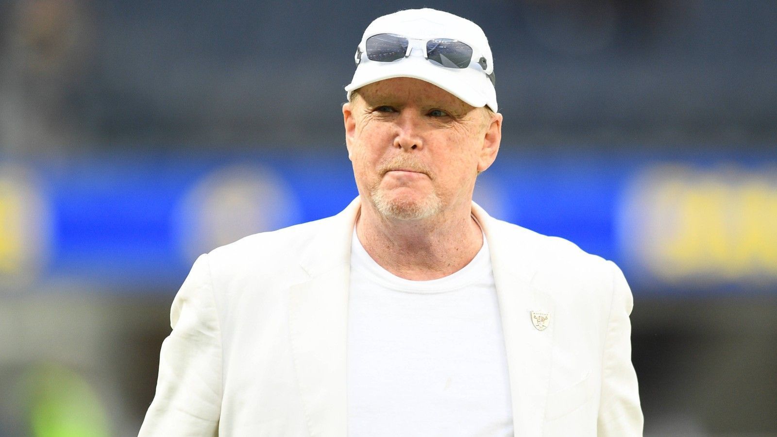 
                <strong>Mark Davis (Owner Las Vegas Raiders)</strong><br>
                Auf Nachfrage von "ESPN": "Ich habe keinen Kommentar. Fragen Sie die NFL. Die haben alle Antworten."
              