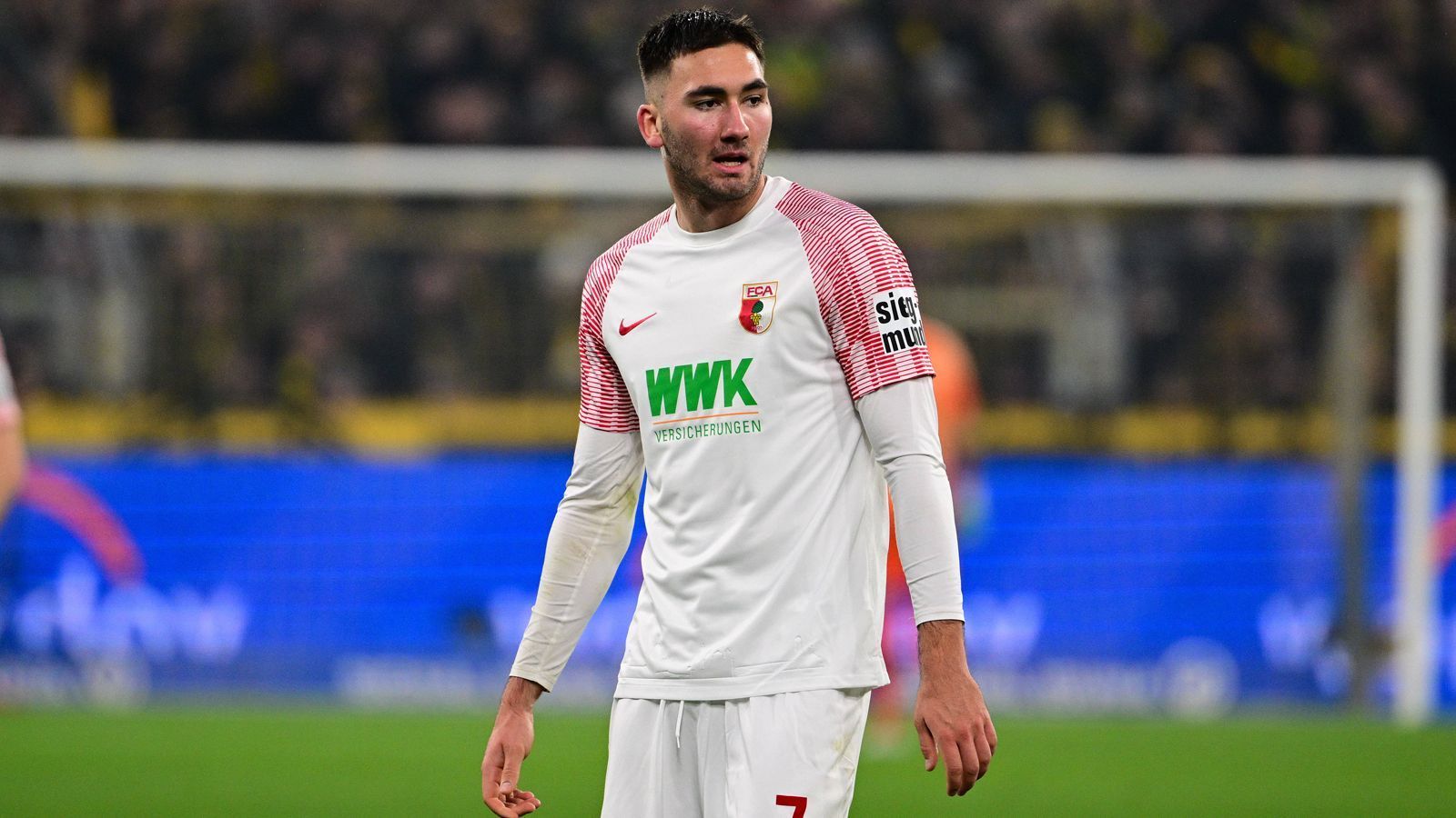 
                <strong>Dion Beljo (FC Augsburg, ehem. NK Osijek) Ablöse: 3 Mio. Euro </strong><br>
                Der FC Augsburg ist mit sechs Winterneuzugängen 2022/23 "Transfermeistern" der Bundesliga. Der teuerste ist Mittelstürmer Dion Beljo, der für knapp drei Millionen Euro von NK Osijek aus Kroatien nach Augsburg wechselt. Bei den Fuggerstädtern hat der 20-Jährige einen Vertrag bis 2027 unterschrieben und soll helfen, den Angriff des FCA wieder gefährlicher zu machen. Nach 18 Spieltagen haben die Ausburger erst 23 Tore geschossen und stehen damit aktuell nur auf Platz 14 der Bundesliga. Für seinen kroatischen Ex-Klub kam Beljo in 35 Ligaspielen auf zehn Tore und drei Vorlagen.  
              