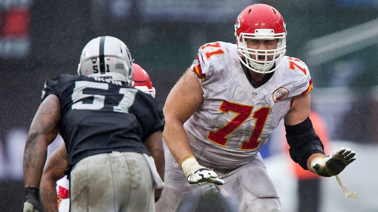 
                <strong>Mitchell Schwartz (Offensive Tackle)</strong><br>
                &#x2022; Letztes Team: Kansas City Chiefs - <br>&#x2022; Status: Unrestricted Free Agent - <br>&#x2022; Letztes Gehalt (Saison 2020): 5.670.000 Dollar - <br>&#x2022; Alter: 32 Jahre<br>
              