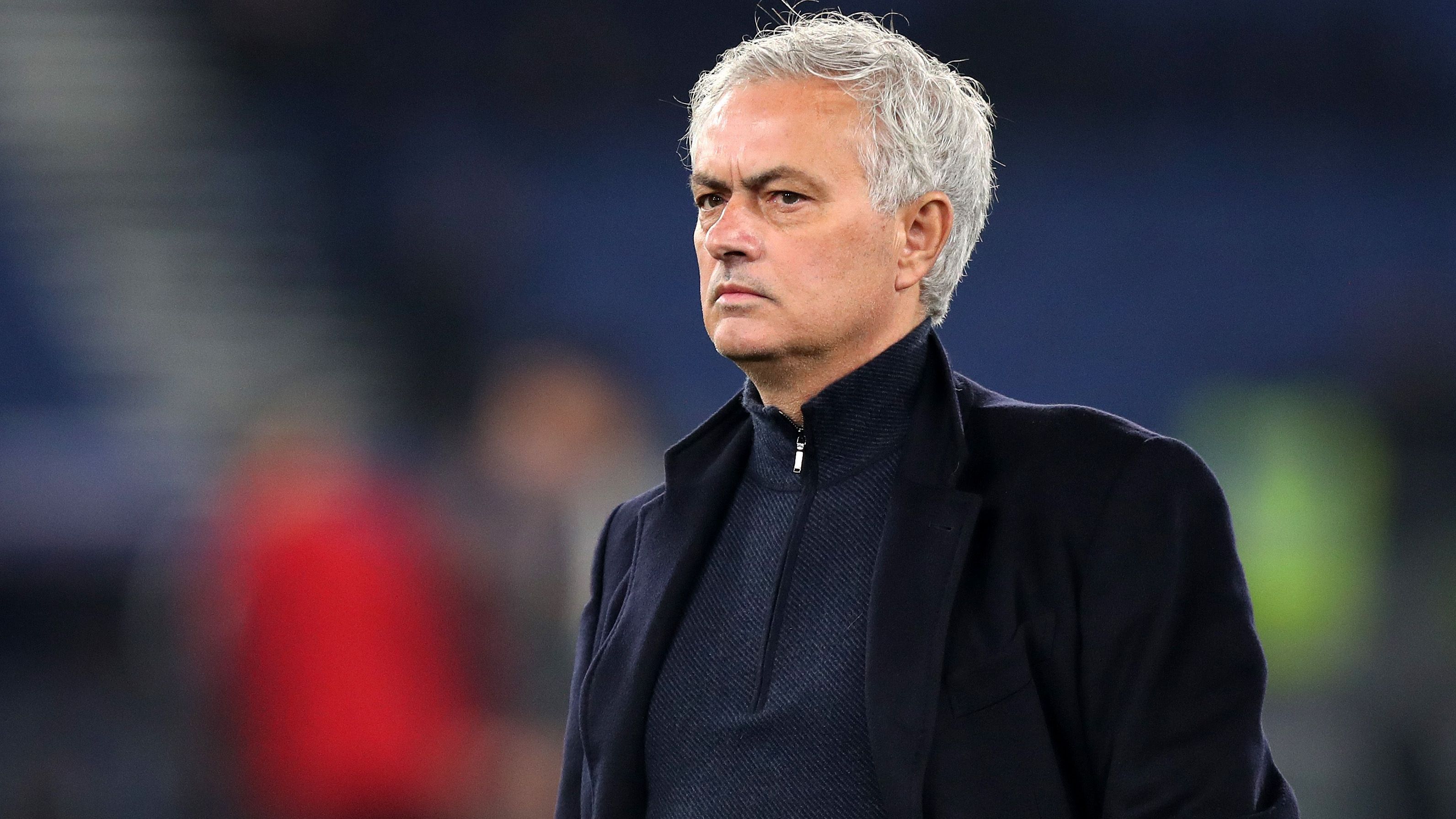 <strong>Jose Mourinho (vereinslos)</strong><br>Kehrt "The Special One" zurück in die Premier League? Jose Mourinho trainierte in seiner illustren Karriere mit dem FC Chelsea, Manchester United und Tottenham Hotspur bereits drei englische Schwergewichte. In Rom wurde der Portugiese zuletzt etwas überraschend entlassen. Ob der 61-Jährige nochmal als Klub-Coach arbeiten möchte, ist nicht bekannt.