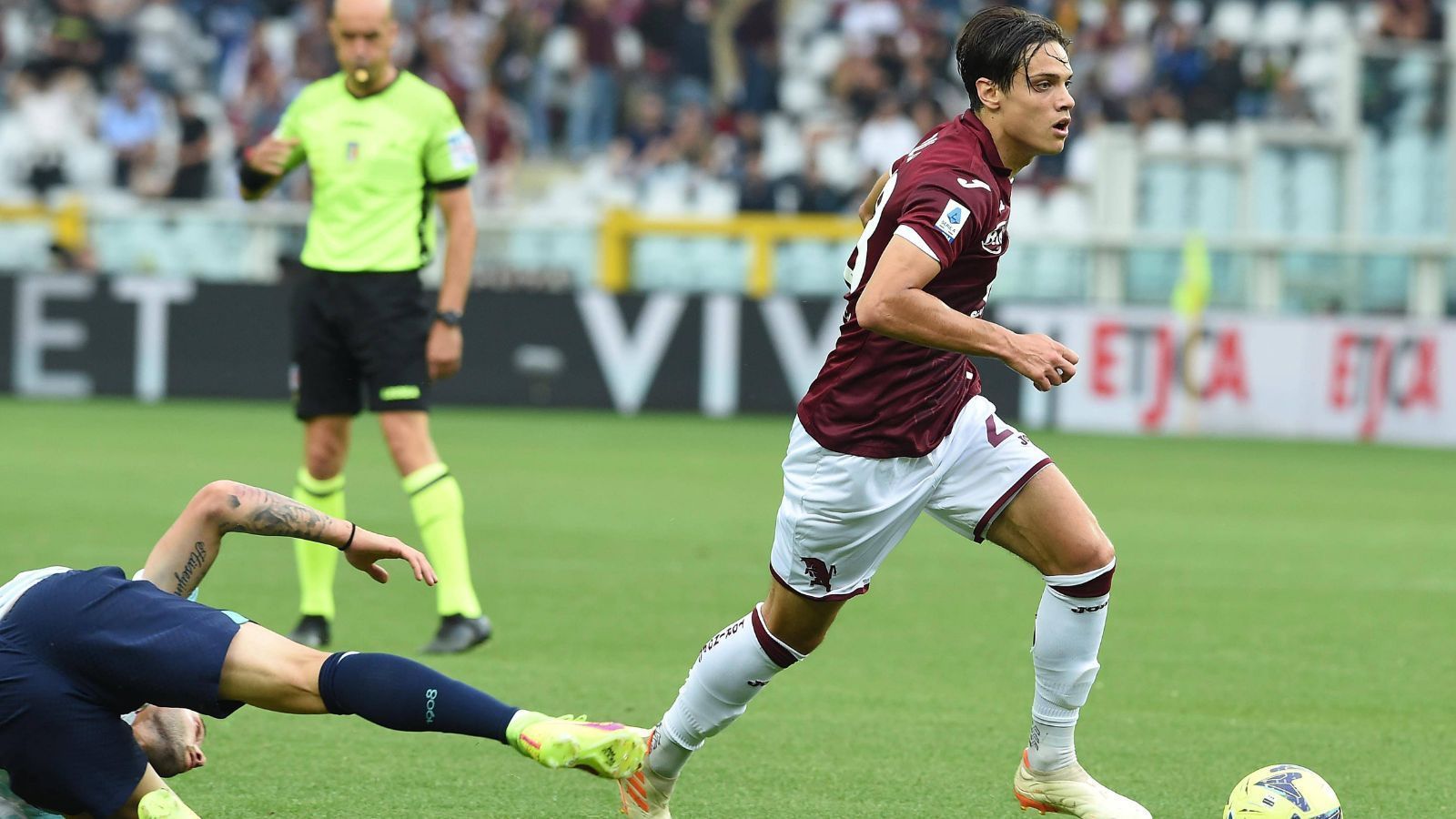 
                <strong>Italien: Samuele Ricci (Torino)</strong><br>
                &#x2022; Defensives Mittelfeld<br>&#x2022; 21 Jahre alt (2001)<br>&#x2022; Ein Tor in 14 Länderspielen für Italiens U21-Nationalmannschaft<br>&#x2022; Marktwert: 20 Millionen Euro<br>
              