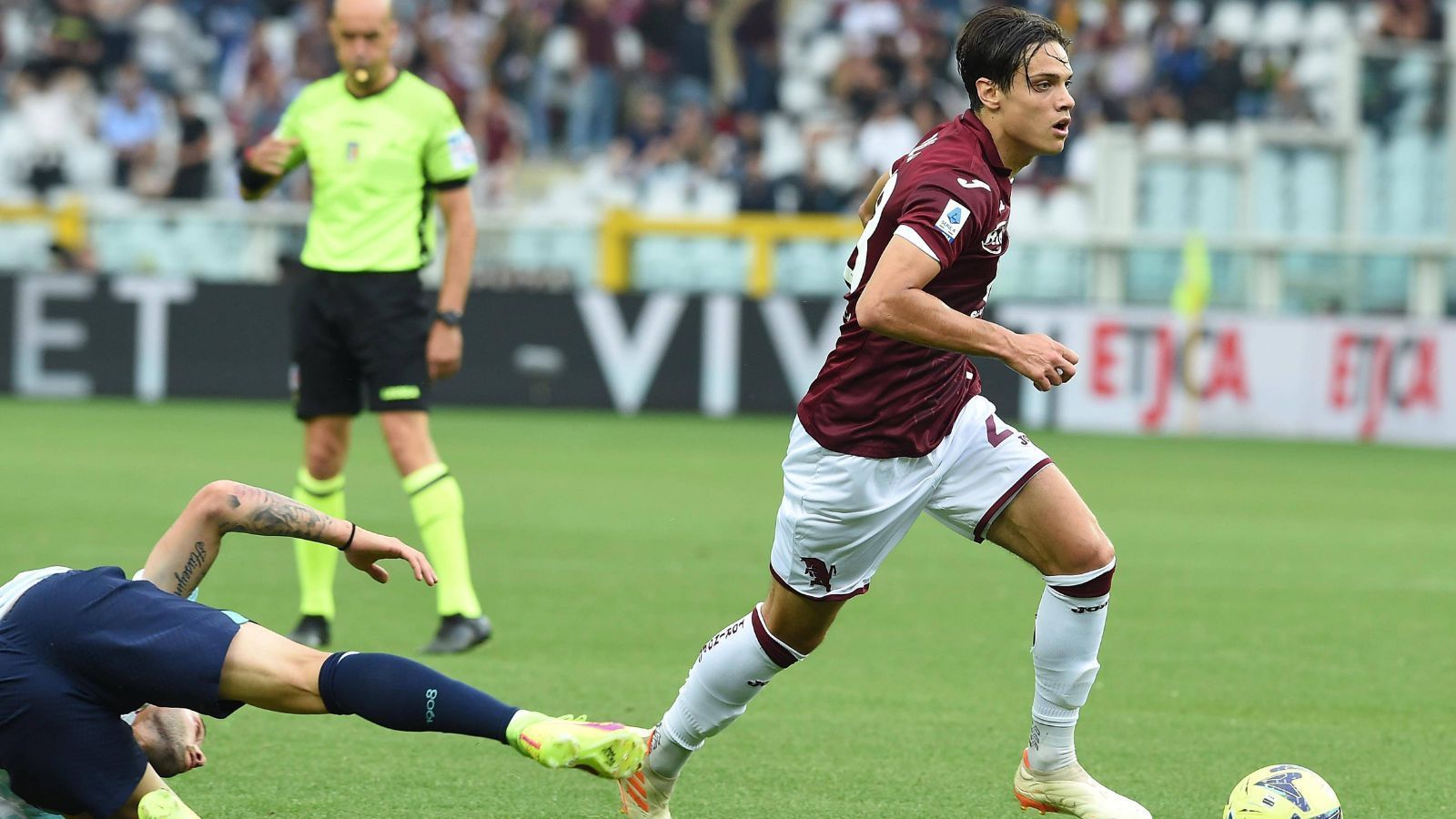 
                <strong>Italien: Samuele Ricci (Torino)</strong><br>
                &#x2022; Defensives Mittelfeld<br>&#x2022; 21 Jahre alt (2001)<br>&#x2022; Ein Tor in 14 Länderspielen für Italiens U21-Nationalmannschaft<br>&#x2022; Marktwert: 20 Millionen Euro<br>
              