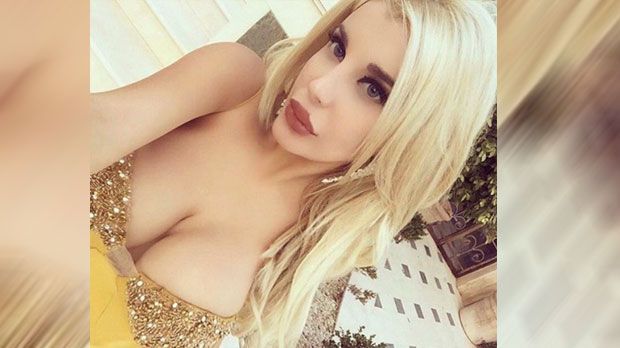 
                <strong>Beste weibliche Nebenrolle: Charlotte Caniggia</strong><br>
                Beste weibliche Nebenrolle: Charlotte Caniggia. Über diesen Award diskutierte unsere Jury irgendwie besonders intensiv. Klar, die Anwärterinnen auf diesen Preis boten auch allesamt unschlagbare Argumente. Letztlich setzten sich die Reize der 23-jährigen Model-Tochter des früheren argentinischen Stürmerstars Claudio Caniggia durch. Warum? Seht selbst!
              