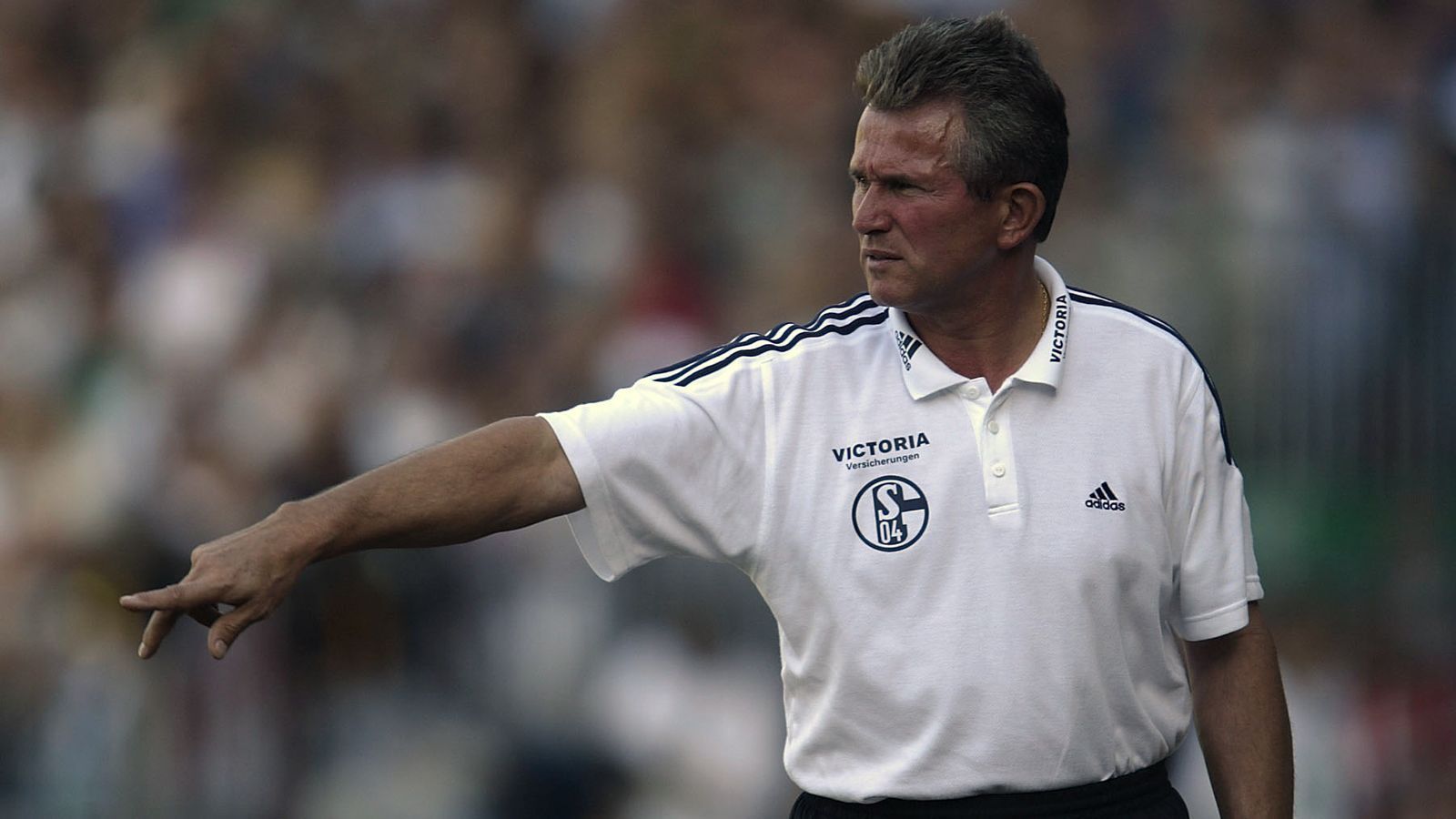 
                <strong>Jupp Heynckes</strong><br>
                Bundesliga-Debüt als Schalke-Trainer: 2. August 2003 - Begegnung: FC Schalke 04 - Borussia Dortmund 2:2
              
