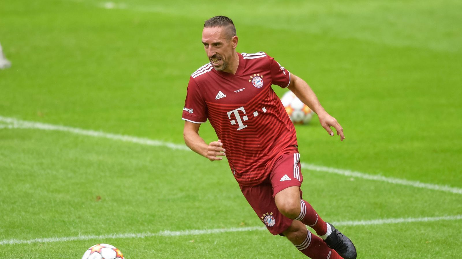 
                <strong>Franck Ribery (ehemals u.a. FC Bayern München)</strong><br>
                &#x2022; Instagram-Follower: 7,6 Millionen<br>&#x2022; Einnahmen pro Post: 23.284,34 Euro<br>
              