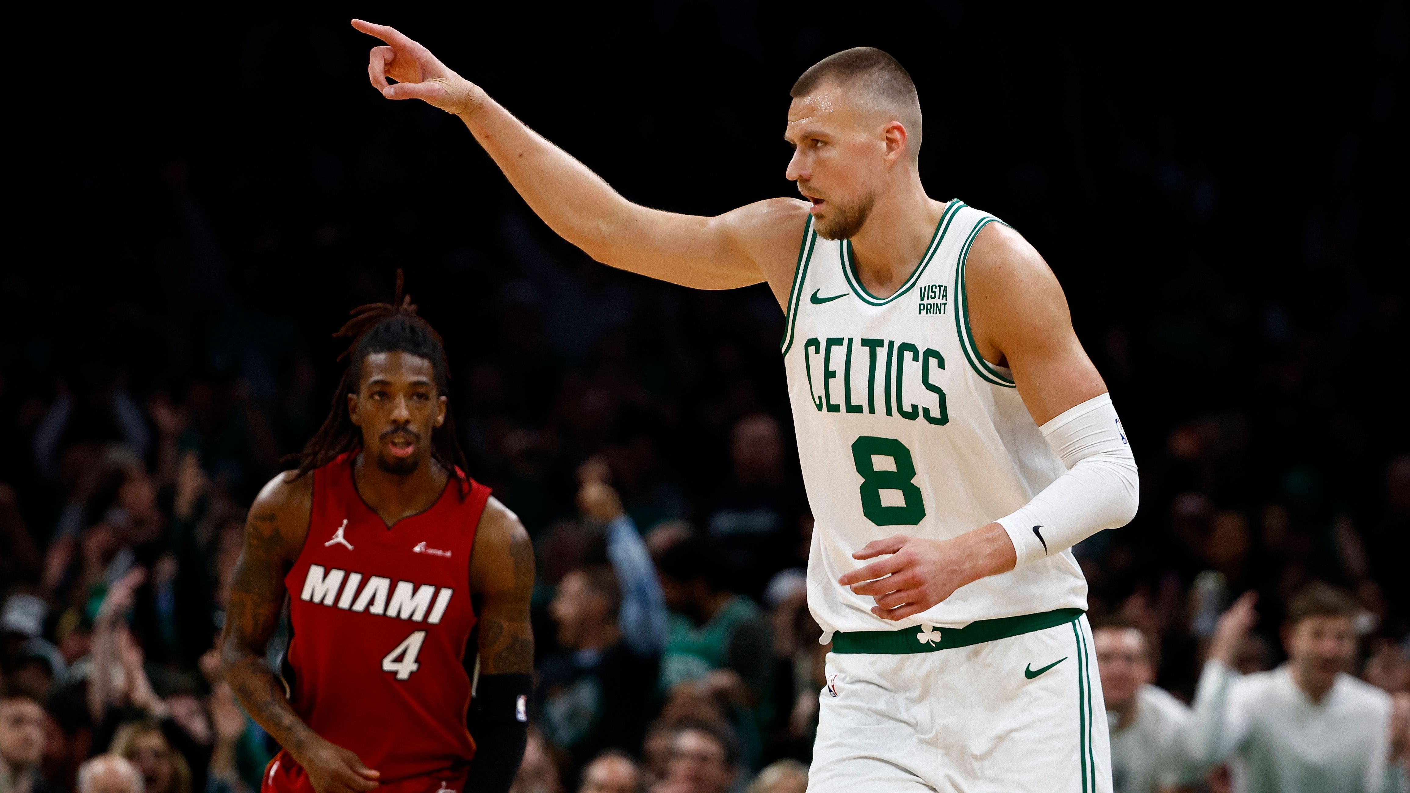 <strong>Kristaps Porzingis (Boston Celtics) - Starter</strong><br>Leider fiel der Lette seit Ende der ersten Runde aus, in Spiel 1 der Finals wird er aber sein Comeback geben. Porzingis liefert, wenn fit, die dringend benötigte Verteidigung unter dem Korb. Zudem passt er aufgrund seines guten Distanzwurfs perfekt in das Five-Out-Linup der Celtics, bei dem jeder Spieler eine Gefahr von der Dreierlinie ist. Er könnte ausgerechnet gegen sein Ex-Team ein X-Faktor sein.