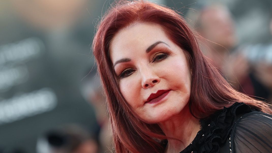 Priscilla Presley spricht bei den Filmfestspielen in Venedig ganz offen über ihre Liebe zu Elvis. Alle Infos dazu gibt es hier.