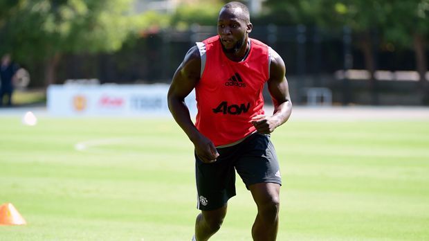 
                <strong>Platz 16 - Romelu Lukaku</strong><br>
                Wechsel von: FC Everton zu Manchester UnitedZeitpunkt des Wechsels: Juli 2017Ablösesumme: 102 Millionen Euro"Transfer Price Index"-Summe: 102 Millionen Euro
              