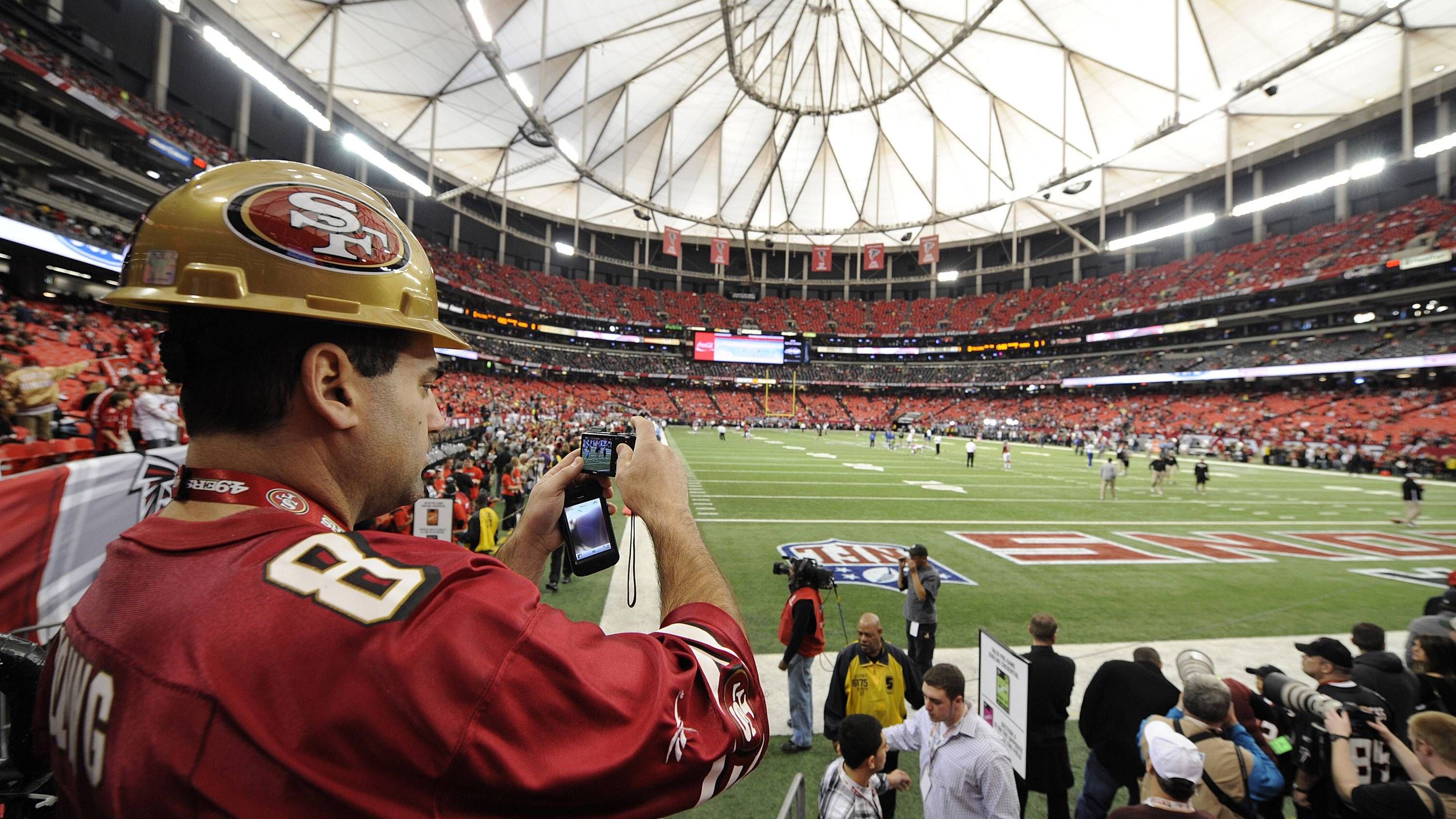 <strong>17 Punkte - NFC Championship Game 2012: San Francisco 49ers @ Atlanta Falcons 28:24</strong><br>Ja, die Falcons wieder, nun aber in der Rolle, die der jüngere Zuschauer von ihnen kennt. Im NFC Championship Game der Saison 2012 gegen die San Francisco 49ers lag Atlanta im zweiten Viertel bereits mit 17:0 vorne. Doch lange durften sich die Falcons nicht über diesen komfortablen Vorsprung freuen.