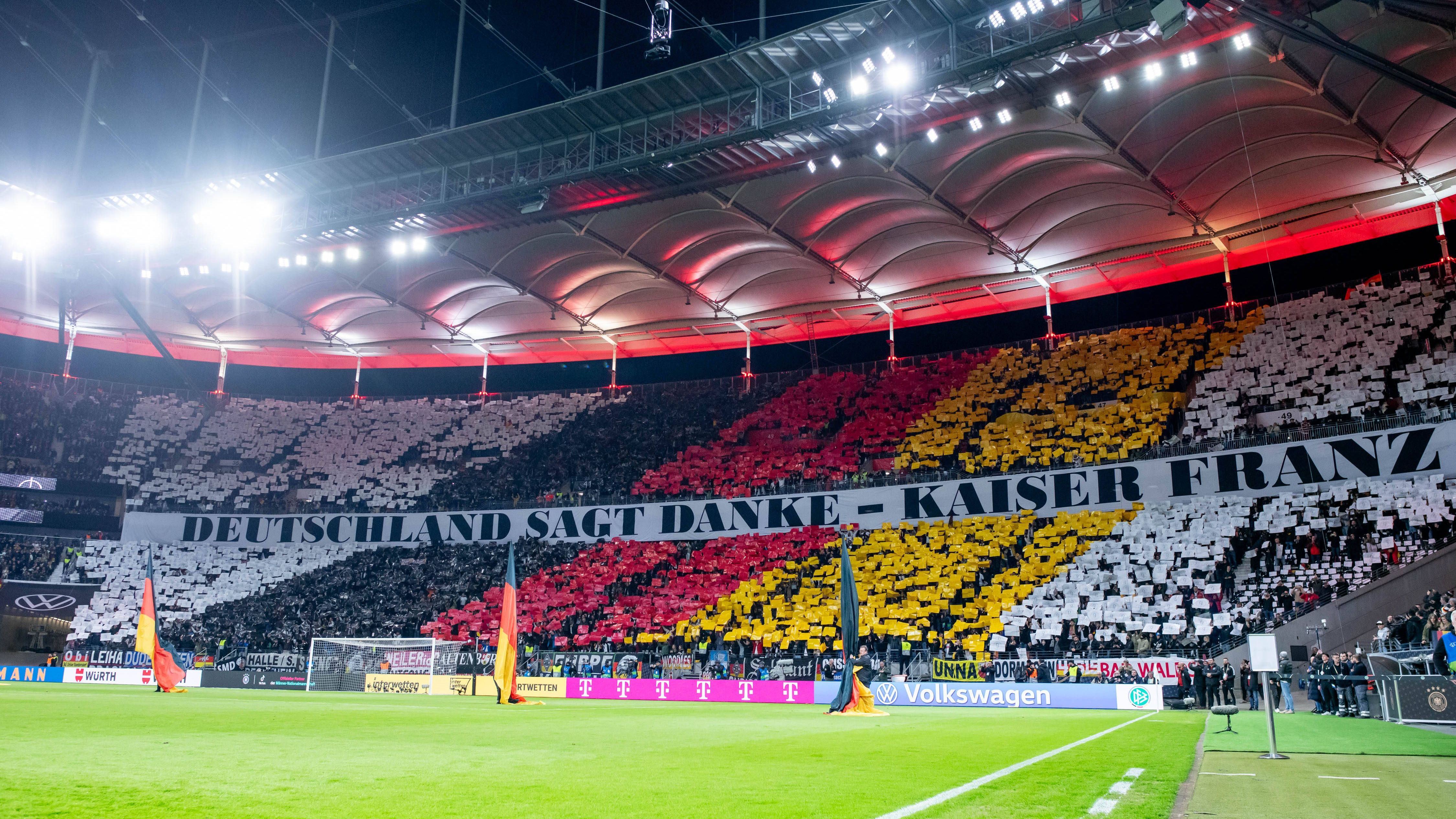 <strong>Blick (Schweiz)</strong><br>Deutschland bezwingt Holländer nach Millimeter-Tor! Nach enttäuschenden Jahren der deutschen Nationalmannschaft ist die Hoffnung auf eine erfolgreiche Heim-EM schlagartig wieder zurück.