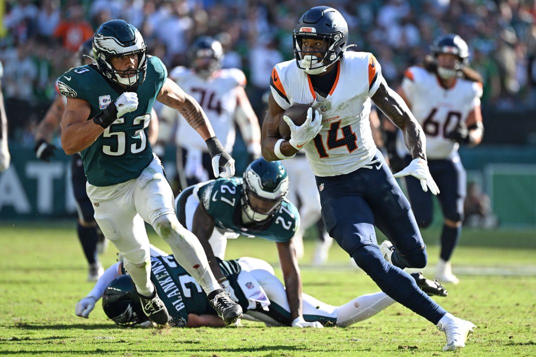 Die Denver Broncos (Courtland Sutton, r.) eilen den Philadelphia Eagles davon