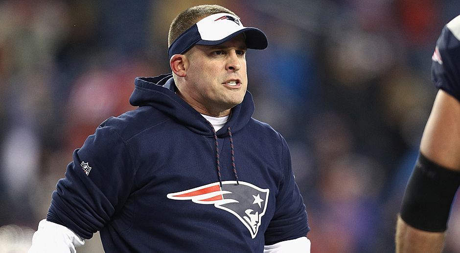 
                <strong>Keine McDaniels-Rule</strong><br>
                Josh McDaniels stand eigentlich schon als Head Coach bei den Indianapolis Colts im Wort, durfte als amtierender Offensive Coordinator der New England Patriots aber nicht offiziell unterschreiben, weil sein Team noch in den Playoffs vertreten war. Letztlich entschied er sich über Nacht um und ließ die Colts als letztes Team ohne Trainer im Regen stehen. Dieses Verhandlungsverbot wollte die NFL zur neuen Saison kippen, jedoch blieb ein Beschluss im Rahmen des League-Meetings und auch im Anschluss aus. Die in Medien auch gerne als McDaniels-Rule bezeichnete Regeländerung kommt also (vorerst) nicht.
              