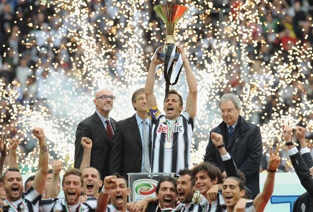 
                <strong>Juventus Turin (2011/12)</strong><br>
                Letztmals in den europäischen Topligen marschierte 2011/12 mit Juventus Turin ein Team ohne Niederlage durch die Saison. Dennoch lag die "Alte Dame" am Ende mit 80 Punkten nur vier Zähler vor Verfolger AC Mailand.
              