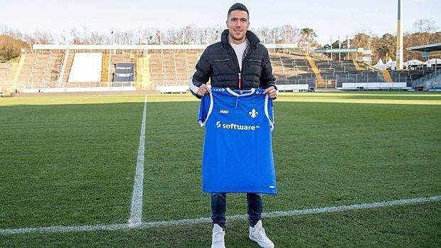 
                <strong>Slobodan Medojevic (SV Darmstadt 98)</strong><br>
                Einer kommt, einer geht. Für Slobodan Medojevic hat es in der Hinrunde bei Eintracht Frankfurt nur zu zwei Einsätzen gereicht. Jetzt sucht der Serbe ein neues Abenteuer in Darmstadt. Bei den Lilien unterschreibt der 27-Jährige einen Vertrag bis 2019 und soll nun dem Team von Trainer Dirk Schuster im Abstiegskampf helfen.
              