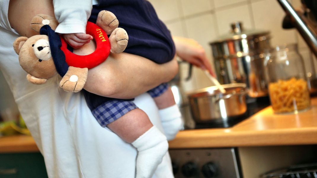 Immer wieder kommt es zu tödlicher Gewalt gegen Frauen. SPD-Rechtspolitiker:innen fordern nun, dass dies künftig als Femizid anerkannt wird und die Täter eine härtere Strafe bekommen.