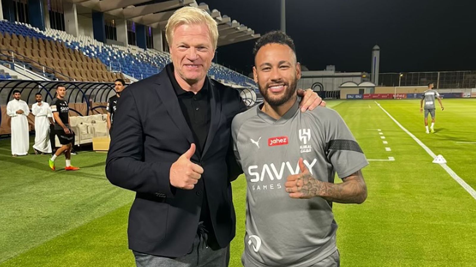 Zuvor traf sich Kahn bereits mit Neymar. Der dort unter Vertrag stehende Superstar posierte für ein gemeinsames Foto. "Im Rahmen meiner Reise besuche ich die Clubs der SPL. Vielen Dank dem legendären Klub Al-Hilal, dass ihr mich empfangen habt", schrieb Kahn auf "X". Doch nicht alle finden die Saudi-Fotos des 54-Jährigen gut, denn ...