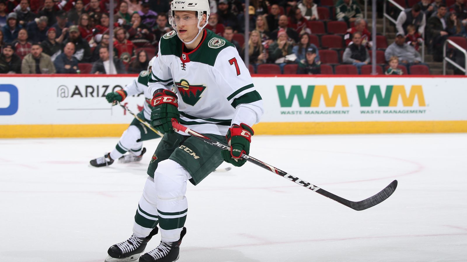 
                <strong>Minnesota Wild: Nico Sturm</strong><br>
                Der Augsburger hofft nach wenigen Einsätzen in der Vorsaison und viel Zeit in Iowa in der AHL auf einen Stammplatz bei den Wild. Mit dem Abschied von Mikko Koivu ist ein Platz auf der Center-Position frei geworden. Minnesota gilt als ein Kandidat auf einen der ersten vier Plätze in der West Division, wenn auch mehr auf Platz vier denn auf Platz 1.
              