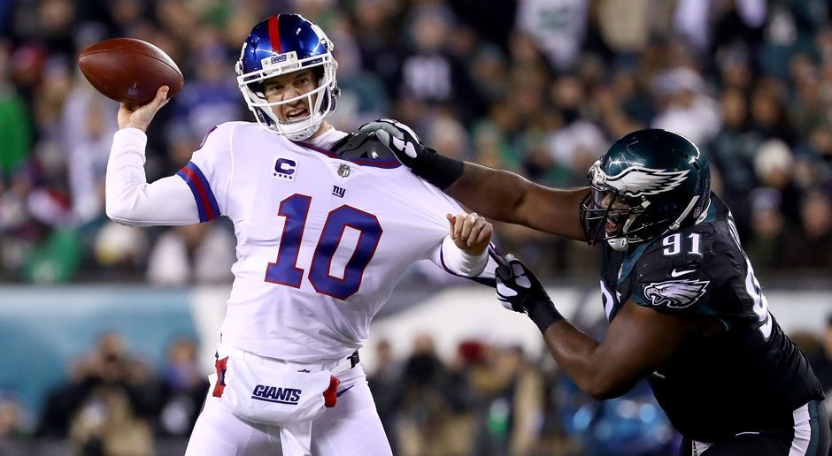 
                <strong>8. New York Giants (10:5 / Vorwoche: 4)</strong><br>
                Niederlage kassiert, Playoff-Ticket dennoch gebucht! Die New York Giants haben trotz einer Pleite in Week 16 den Einzug in die Post Season klargemacht – auch dank der Schützenhilfe anderer. Denn: Trotz eines gut aufgelegten Eli Manning (38 Pässe für 356 Yards und einem Touchdown) musste sich das Team von Ben McAdoo bei den Philadelphia Eagles mit 19:24 geschlagen geben. Zum Abschluss der Regular Season spielen die Giants bei den Washington Redskins. ProSieben Maxx und ran.de übertragen das Spiel live am Sonntag ab 22:25 Uhr.
              