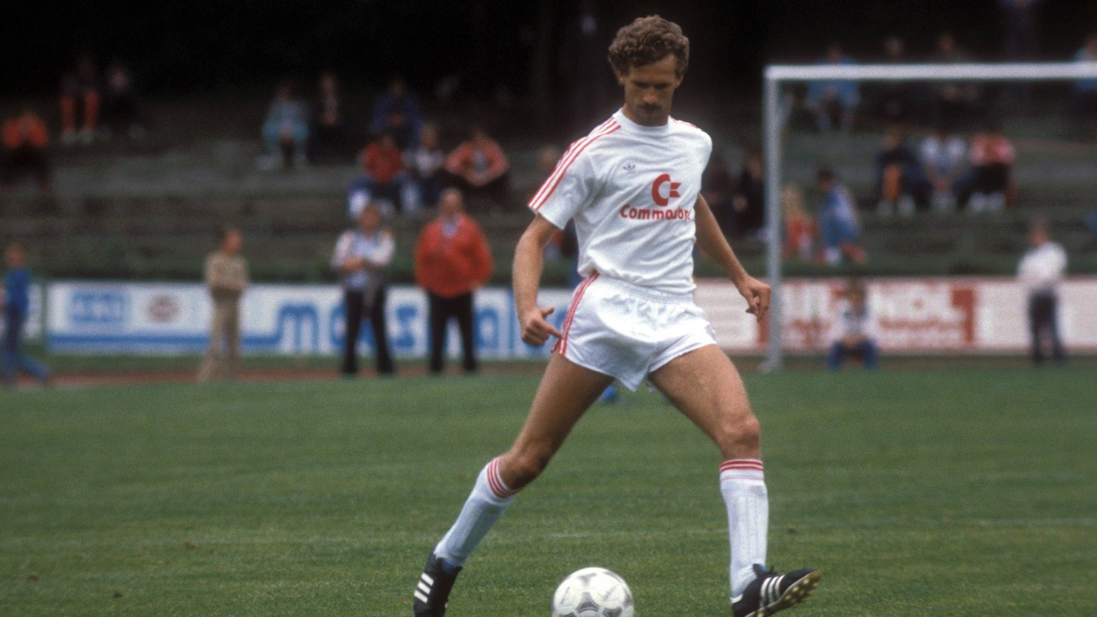 
                <strong>Bertram Beierlorzer</strong><br>
                &#x2022; FC Bayern München: 1981 bis 1986 -<br>&#x2022; VfB Stuttgart: 1986 bis 1987<br>
              