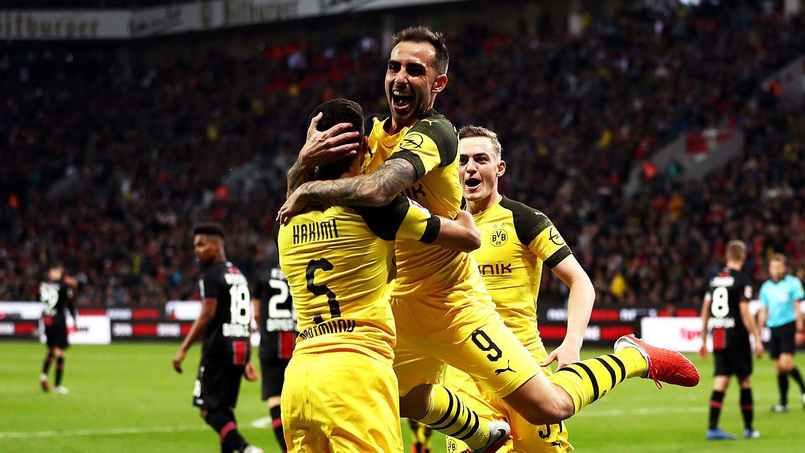 
                <strong>Super-Joker</strong><br>
                Noch so ein Dortmunder Super-Joker ist Paco Alcácer. Der Spanier kam kurz vor Transferschluss aus Barcelona und soll die Lücke im Sturmzentrum irgendwann schließen. Bisher durfte er nur in 52 Minuten sein Können zeigen – doch das machte er mehr als überzeugend. Drei Tore schoss er nach seinen zwei Einwechslungen. Damit ist er der beste Jokerschütze in der Bundesliga in dieser Saison. 
              