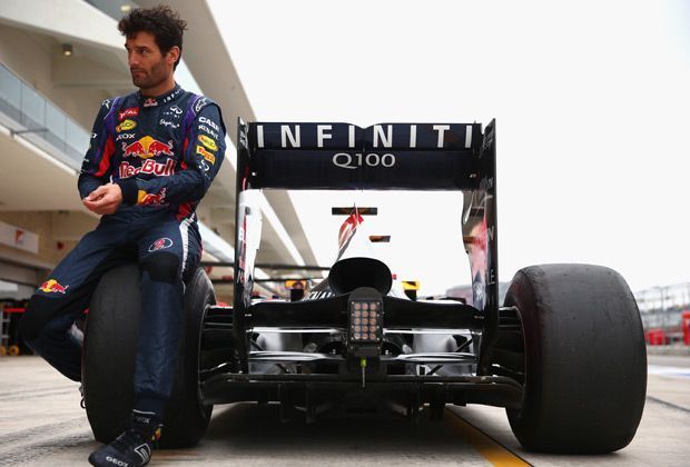
                <strong>Kurze Ruhepause</strong><br>
                Teamkollege Mark Webber schnappt sich Platz zwei und nutzt die Pirelli-Reifen an seinem Boliden erstmal für eine kleine Ruhepause. Wie schwer der Australier vorher zu kämpfen hatte, verrät seine Sturmfrisur
              