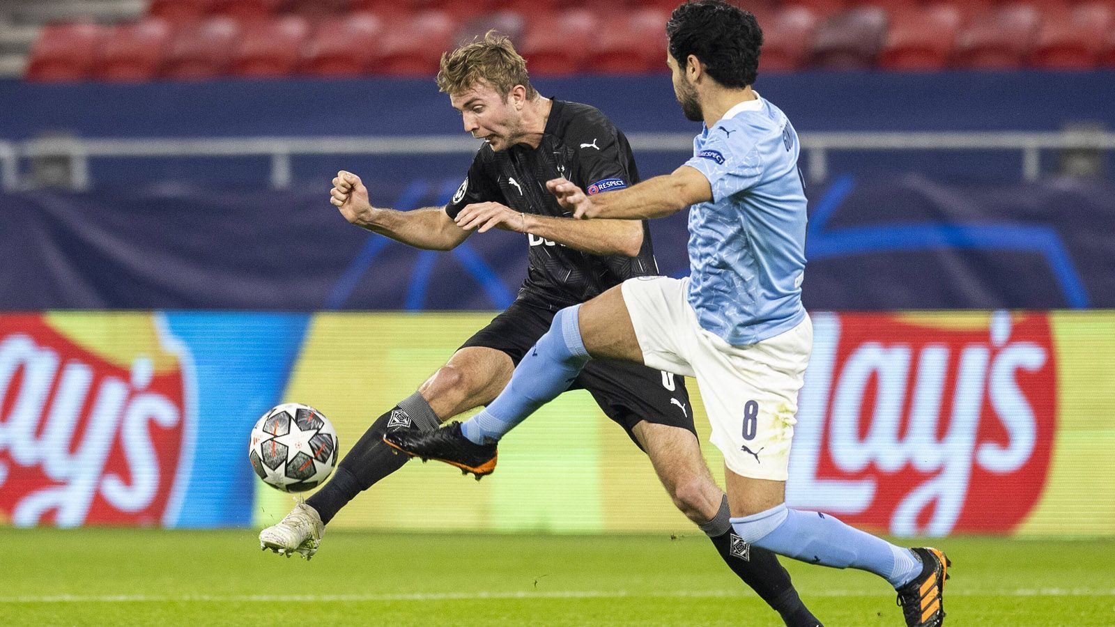 
                <strong>Christoph Kramer</strong><br>
                Nach einer ordentlichen ersten halben Stunde unterlief Kramer ein böser Fehlpass, der das 0:1 einleitete. Quer vor dem eigenen Tor, das darf einfach nicht passieren. Auch wenn der Weltmeister ansonsten recht souverän agierte, war das einer der Knackpunkte des Spiels. ran-Note:4
              