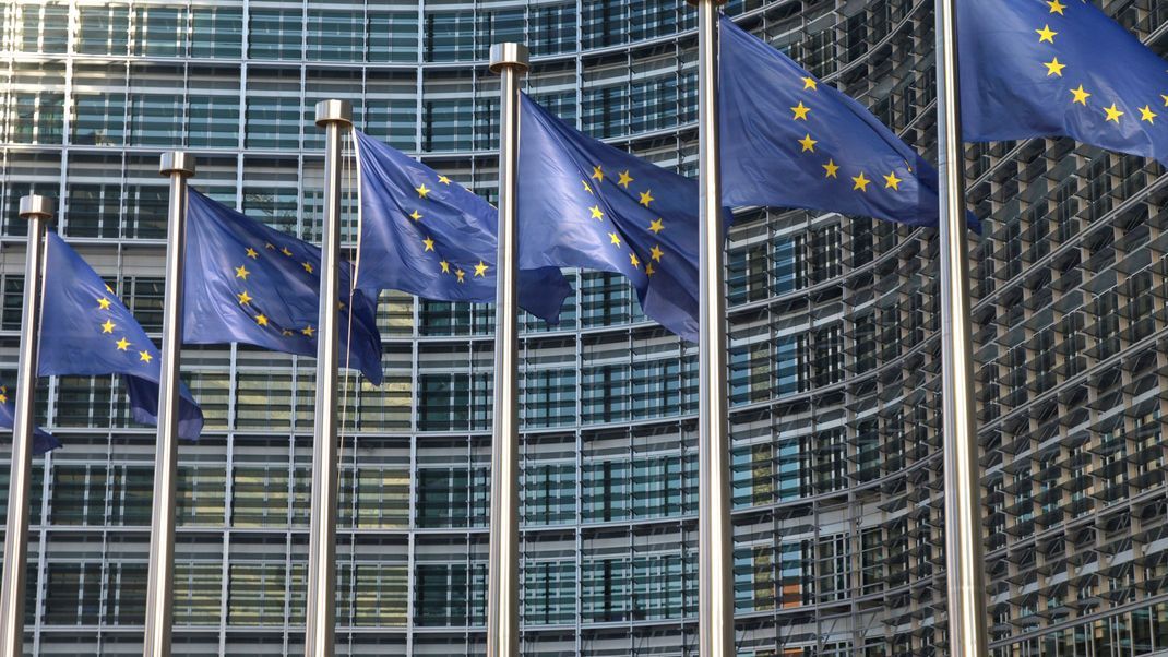 Sendeverbot: Die EU greift durch und sanktioniert die Plattform "Voice of Europe" und drei russische Medien.