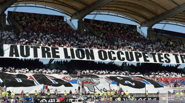 
                <strong>Lyon</strong><br>
                Lyon: Noch spielt Olympique Lyon im "Stade Gerland", doch die neue Arena soll voraussichtlich im Januar 2016 eröffnet werden. Das moderne "Stade de Lyon" wird anlässlich der Europameisterschaft erbaut und soll für 58.000 Zuschauer ausgelegt sein.
              