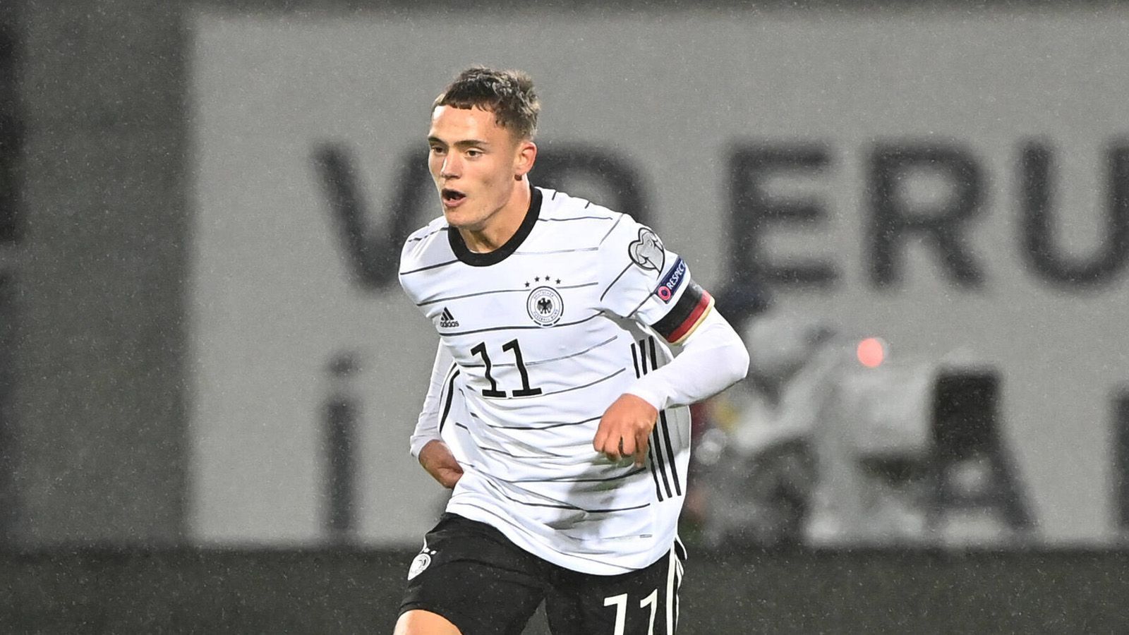 
                <strong>Florian Wirtz</strong><br>
                &#x2022; Verein: Bayer Leverkusen<br>&#x2022; Position: Offensives Mittelfeld<br>&#x2022; Länderspiele/-tore: 4/0<br>
              