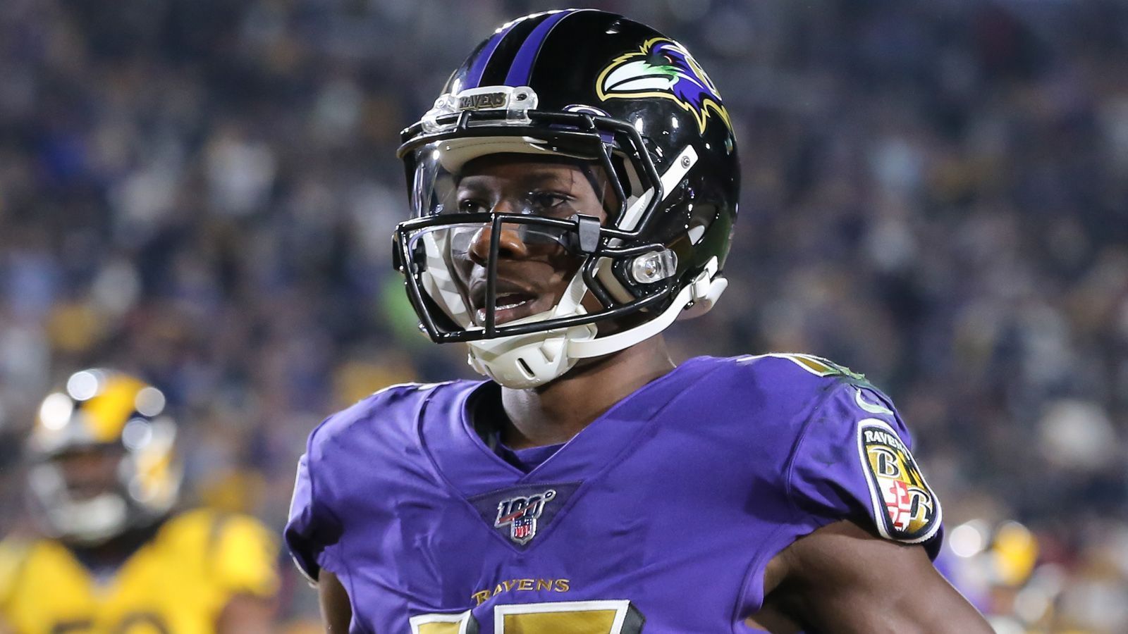 
                <strong>Sit: WR Marquise Brown (Baltimore Ravens)</strong><br>
                Auf den ersten Blick könnte man meinen, Marquise Brown wäre im Spiel gegen die Pittsburgh Steelers eine gute Wahl. Immerhin funktionierte der Rookie im Zusammenspiel mit Quarterback Lamar Jackson diese Saison recht gut, fing dreimal zwei Touchdown-Pässe. Aber zuletzt kam er kaum mehr zur Geltung. Und: Jackson kommt gegen die Steelers nicht zum Einsatz. Coach John Harbaugh verzichtet auf einige Starter, darunter auch Teile der O-Line. Bedeutet: Finger weg von Hollywood Brown.
              
