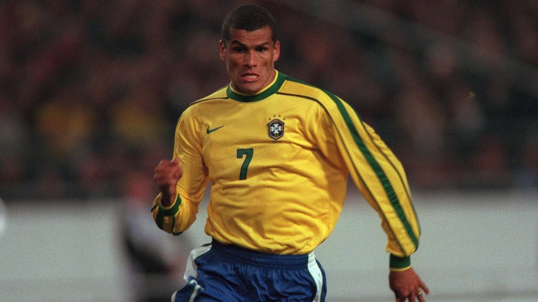 
                <strong>1999: Rivaldo </strong><br>
                &#x2022; Nationalität: Brasilien <br>&#x2022; damaliger Verein: FC Barcelona  <br>
              