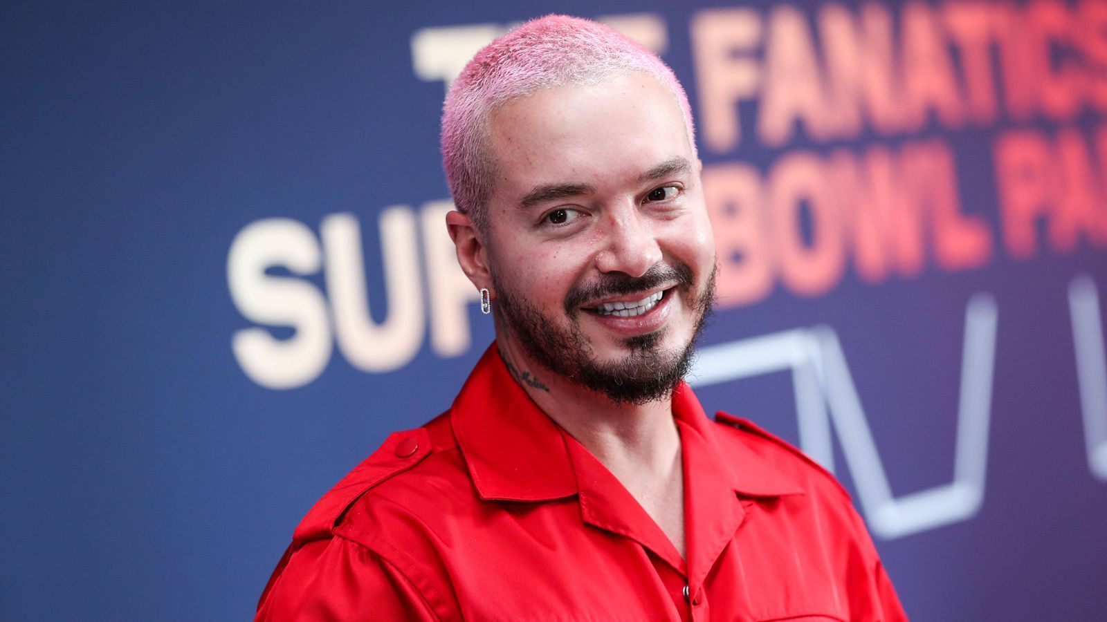 
                <strong>J Balvin</strong><br>
                J Balvin ist ein kolumbianischer Sänger und Rapper. Der 36-Jährige gilt mit über 35 Millionen verkauften Alben als einer der populärsten Künstler des Reggaetons. 
              