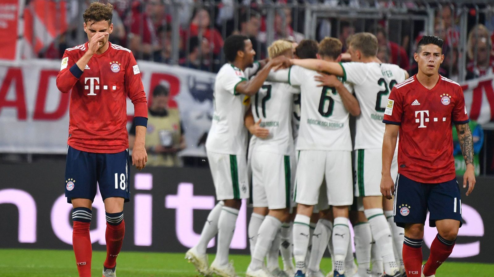 
                <strong>0:3-Heimniederlage im Oktober 2018</strong><br>
                Ein ganz bitteres Spiel erlebte der FC Bayern auch im Oktober 2018. In der heimischen Allianz Arena gingen die Münchner gegen Gladbach mit 0:3 unter. Alassane Plea, Lars Stindl und Patrick Herrmann erzielten die Tore.
              