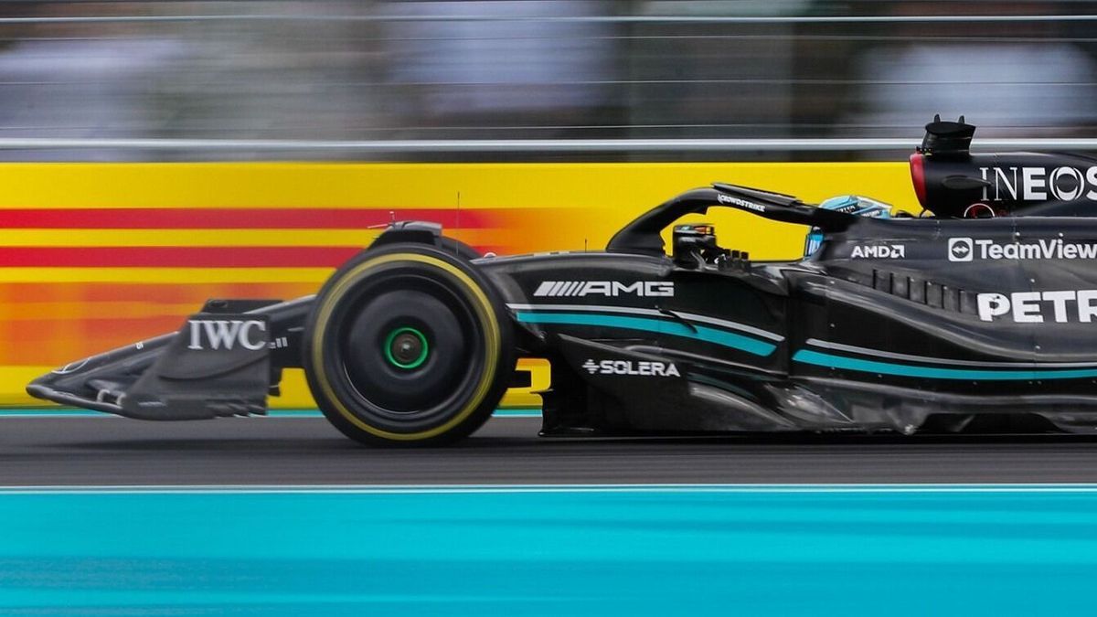 George Russell im Mercedes W14 beim Formel-1-Rennen in Miami 2023