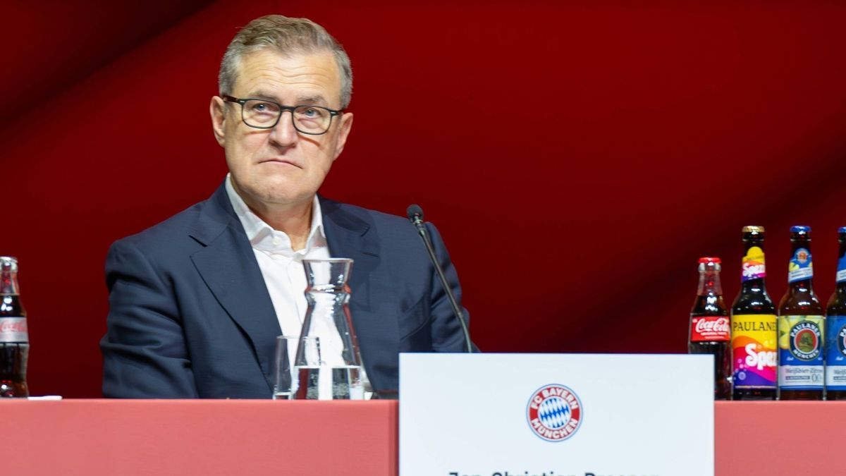 Bayern-Boss Jan-Christian Dreesen auf der JHV