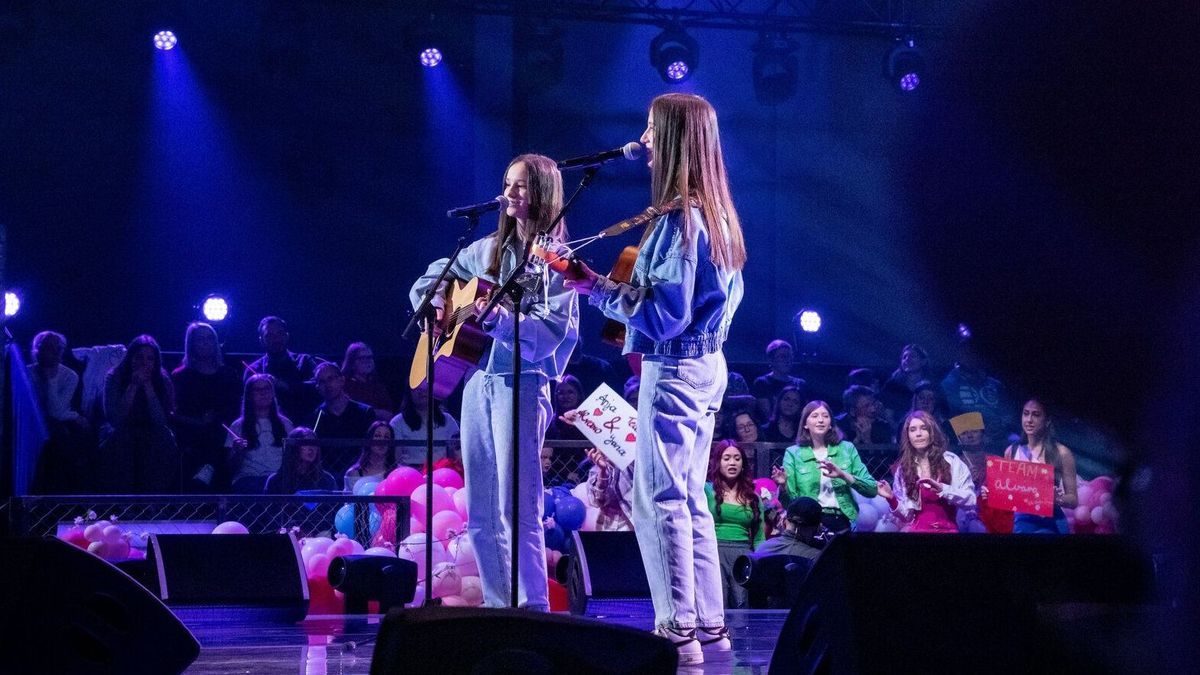Anja & Jana singen in den Knockouts von "The Voice Kids" 2023