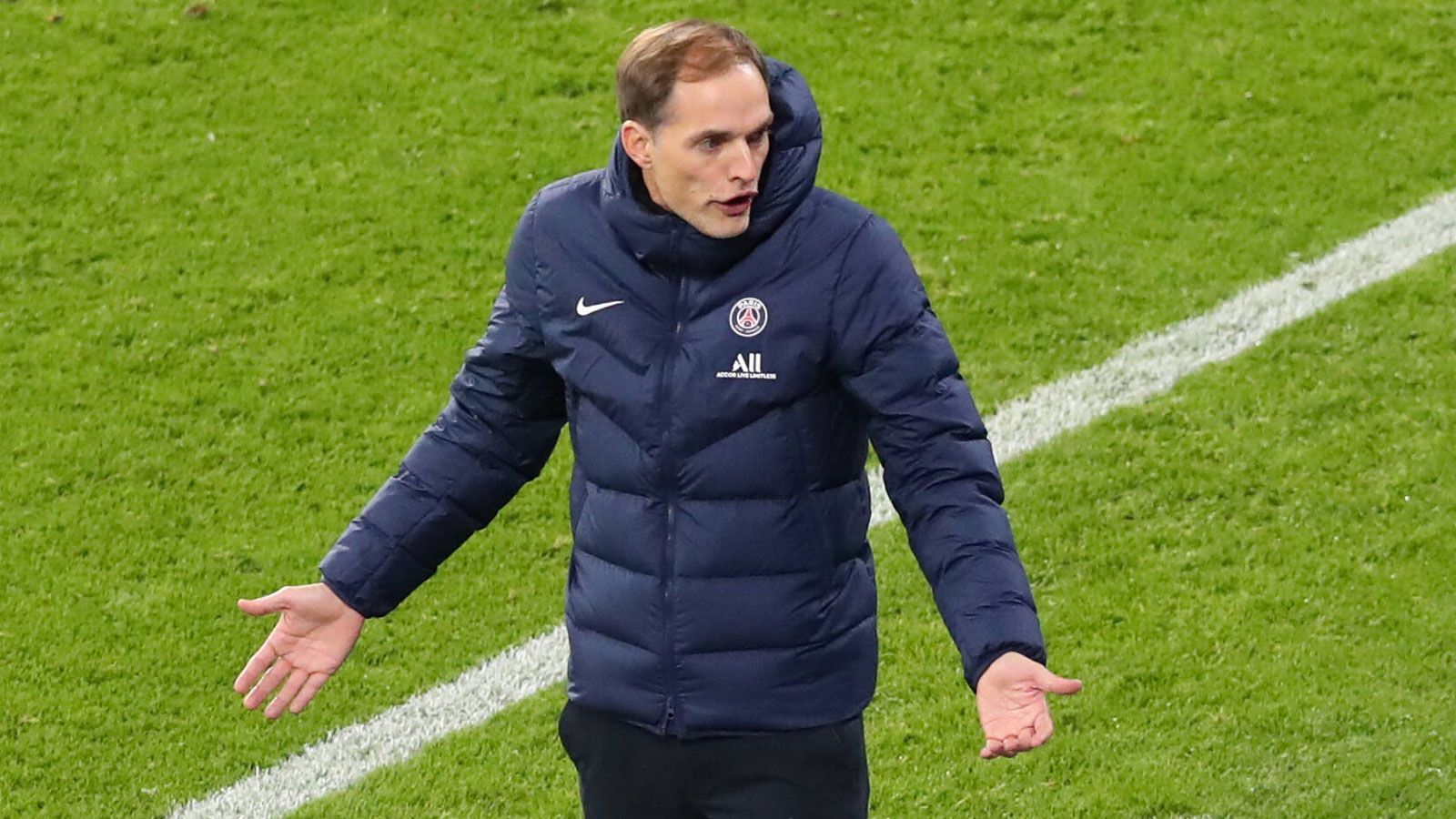 
                <strong>8. Nach dem PSG-Zoff - wo landet Thomas Tuchel?</strong><br>
                Zwar wird Thomas Tuchel auf der PSG-Homepage weiter als Cheftrainer aufgelistet, dennoch soll das Aus bereits seit Heiligabend besiegelt sein. Tuchel soll in München weilen und sich mit Paris inzwischen auf eine Abfindung von sechs Millionen Euro geeinigt haben. Der 47-Jährige ist also wieder auf dem Markt - wohin führt sein Weg?ran.de Prognose: 2021 nirgendwohin! Tuchel legt ein Sabbatjahr ein und wird erst einmal von der Bildfläche verschwinden. Im Jahr 2021 kehrt er auf die große Bühne zurück und übernimmt einen Top-Klub in England.
              