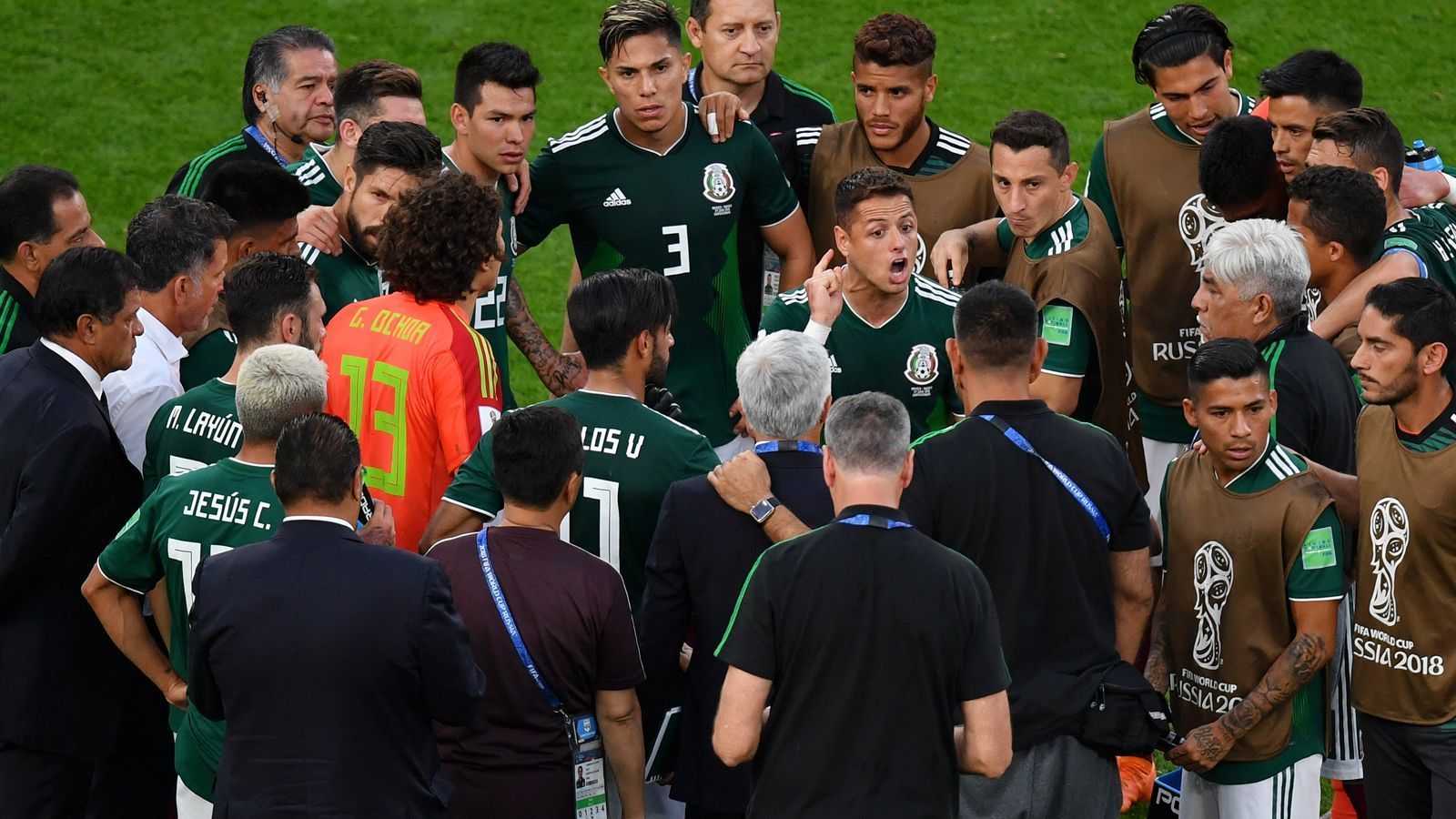 
                <strong>2. Gruppe F: Mexiko</strong><br>
                0:3 verloren - aber trotzdem reicht es für die Qualifikation für die K.o.-Runde. Denn die Niederlage Deutschlands verhilft "El Tri" doch noch zum Einzug inds Achtelfinale. Nun wartet der Sieger aus der Gruppe E.
              