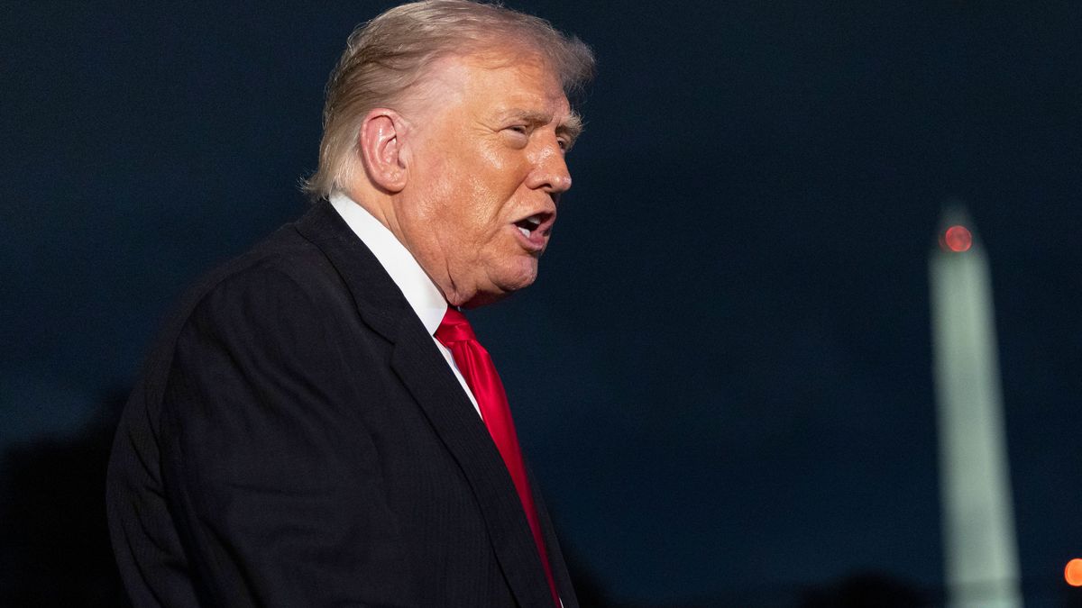 RECORD DATE NOT STATED United States President Donald J Trump responds to a question from the news media about the government shutdown after stepping off Marine One on the South Lawn of the White H...