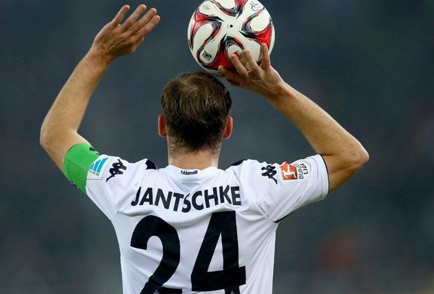
                <strong>Tony Jantschke - Marktwert: 7,5 Millionen Euro</strong><br>
                Tony Jantschke ist Borussia Mönchengladbachs Allzweckwaffe in der Abwehr. Der gelernte Rechtsverteidiger aus Hoyerswerda wurde zuletzt oft auch in der Innenverteidigung eingesetzt. Der 24-Jährige steht seit 2009 im Profikader der Fohlen und bestritt bislang 137 Bundesliga-Spiele.
              