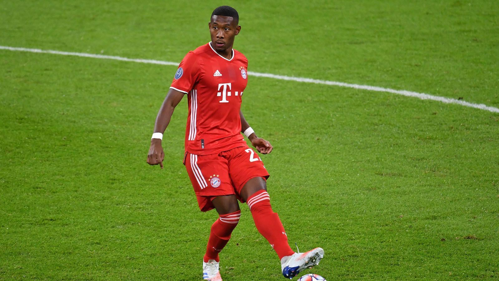 
                <strong>David Alaba</strong><br>
                Der Abwehrchef der Bayern hat über weite Strecken nicht all zu viel zu tun. Überzeugt mit gutem Stellungsspiel, so dass er gar nicht so sehr in die Zweikämpfe muss. Hat seine beste Szene im Spiel nach vorne, als er in der Nachspielzeit der ersten Halbzeit einen langen Ball in die Spitze auf Müller zirkelt, der diesen jedoch nicht verwerten kann. ran-Note: 3
              