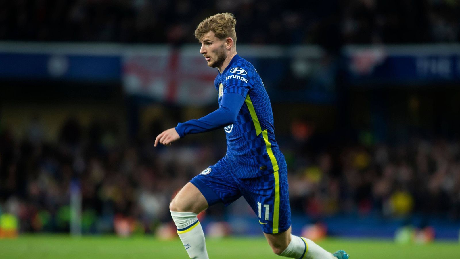 
                <strong>Timo Werner (FC Chelsea)</strong><br>
                Trotz des Gewinns der Champions League ist Timo Werner bisher in London noch nicht so richtig glücklich geworden. Im Sommer könnte er deshalb Chelsea verlassen. Und natürlich wäre er ein Kandidat für Borussia Dortmund, auch wenn er ein etwas anderer Spieler als Haaland ist. 91 Tore und 42 Vorlagen in 222 Bundesliga-Spielen für den VfB Stuttgart und RB Leipzig sind starke Argumente. "Es ist nur so ein Bauchgefühl, aber ich könnte mir vorstellen, dass Werner in Dortmund landet", sagte der Transfer-Experte Jan-Aage Fjörtoft im Gespräch mit ran.
              