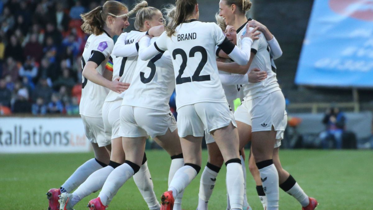 04.04.2025, xgrfx, Fussball UEFA Womens Nations League , Schottland Frauen - Deutschland Frauen v.l. Tor, Elisa Senß (Deutsche Frauennationalmannschaft) (DFL DFB REGULATIONS PROHIBIT ANY USE OF PHO...