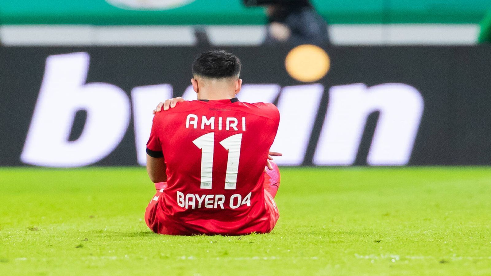 
                <strong>Bayer Leverkusen</strong><br>
                Sven Bender könnte nach einer Innenbandverletzung im Mai wieder mitmischen. Sein Bruder Lars ist bereits wieder mit an Bord und auch Nadiem Amiri (Bild) hat sich von seiner Schulterverletzung erholt. Kevin Volland (Syndesmosebandriss) könnte im späteren Mai wieder dazu stoßen.
              