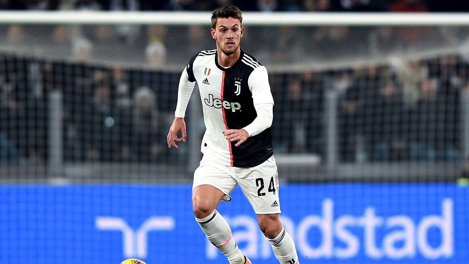 
                <strong>Daniele Rugani</strong><br>
                Der 25-Jährige Innenverteidiger spielt seit 2015 bei Juventus und kommt seit Jahren nicht über die Rolle des Bankwärmers hinaus. An Giorgio Chiellini, Matthijs de Ligt und Lorenzo Bonucci gibt es für den siebenmaligen italienischen Nationalspieler, der noch einen gültigen Vertrag bis zum Sommer 2024 besitzt, aktuell kein Vorbeikommen. 
              