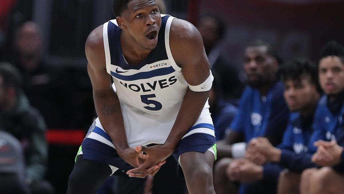 CHICAGO, IL - NOVEMBER 07: Minnesota Timberwolves guard Anthony Edwards (5) reacts to a call during the second half against the Chicago Bulls on November 7, 2024 at the United Center in Chicago, Il...