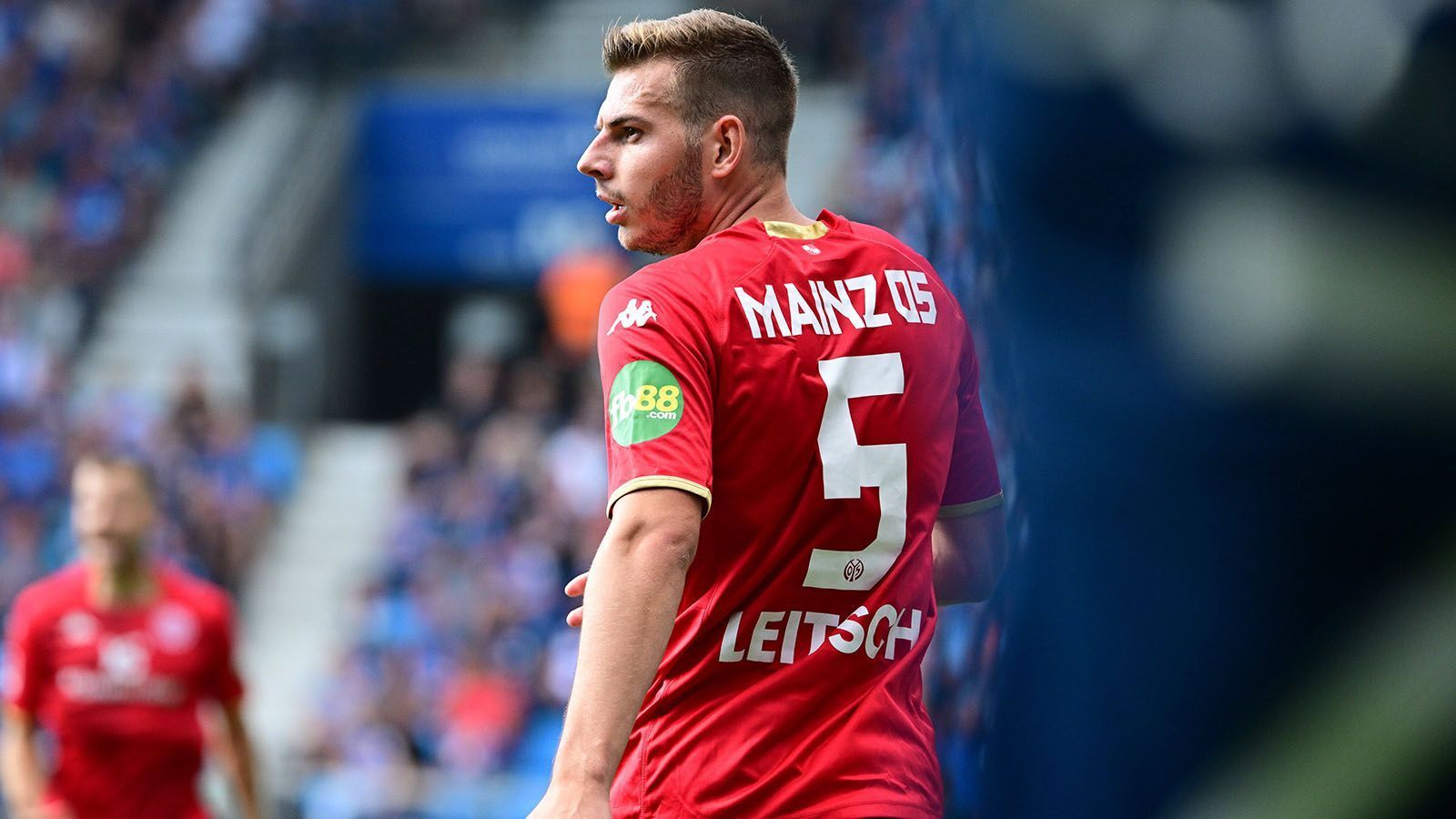 
                <strong>1. FSV Mainz 05</strong><br>
                Zugänge: Angelo Fulgini (Angers SCO), Maxim Leitsch (VfL Bochum), Marcus Ingvartsen (Union Berlin), Delano Burgzorg (Herceles Almelo), Dominik Kohr, Danny da Costa und Aymen Barkok (alle Eintracht Frankfurt), Anthony Caci (Racing Straßburg), Philipp Schulz, Ben Bobzien, Eniss Shabani, Nelson Weiper (eigene Jugend), Marlon Mustapha (Admira Wacker/Rückkehrer), Edmilson Fernandes (Young Boys Bern/Rückkehrer)
              